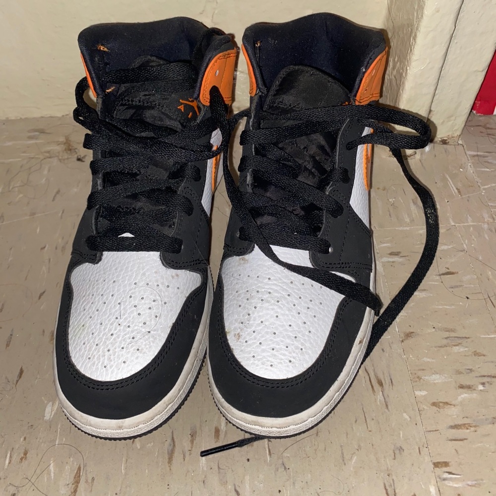 Jordan 1 Mid Shattered Board Worn twice